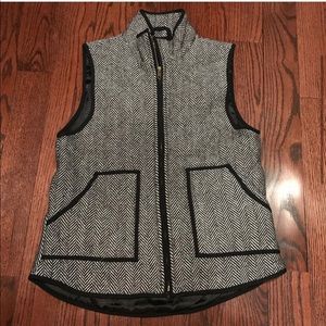 Black/ white vest